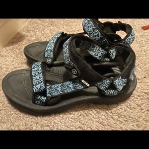 Size 7 in womens Aitka brand sandals